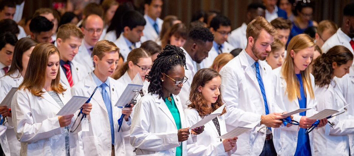 Students reading aloud at whitecoat ceremony